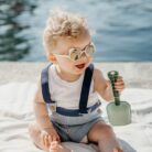 KiETLA-OurSon-slnecne-okuliare-CREAM-chlapec